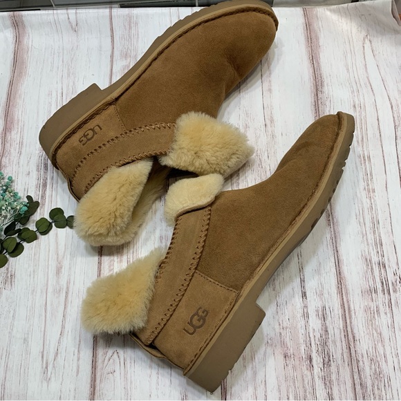 UGG McKay Ankle BOOT - Picture 10 of 17